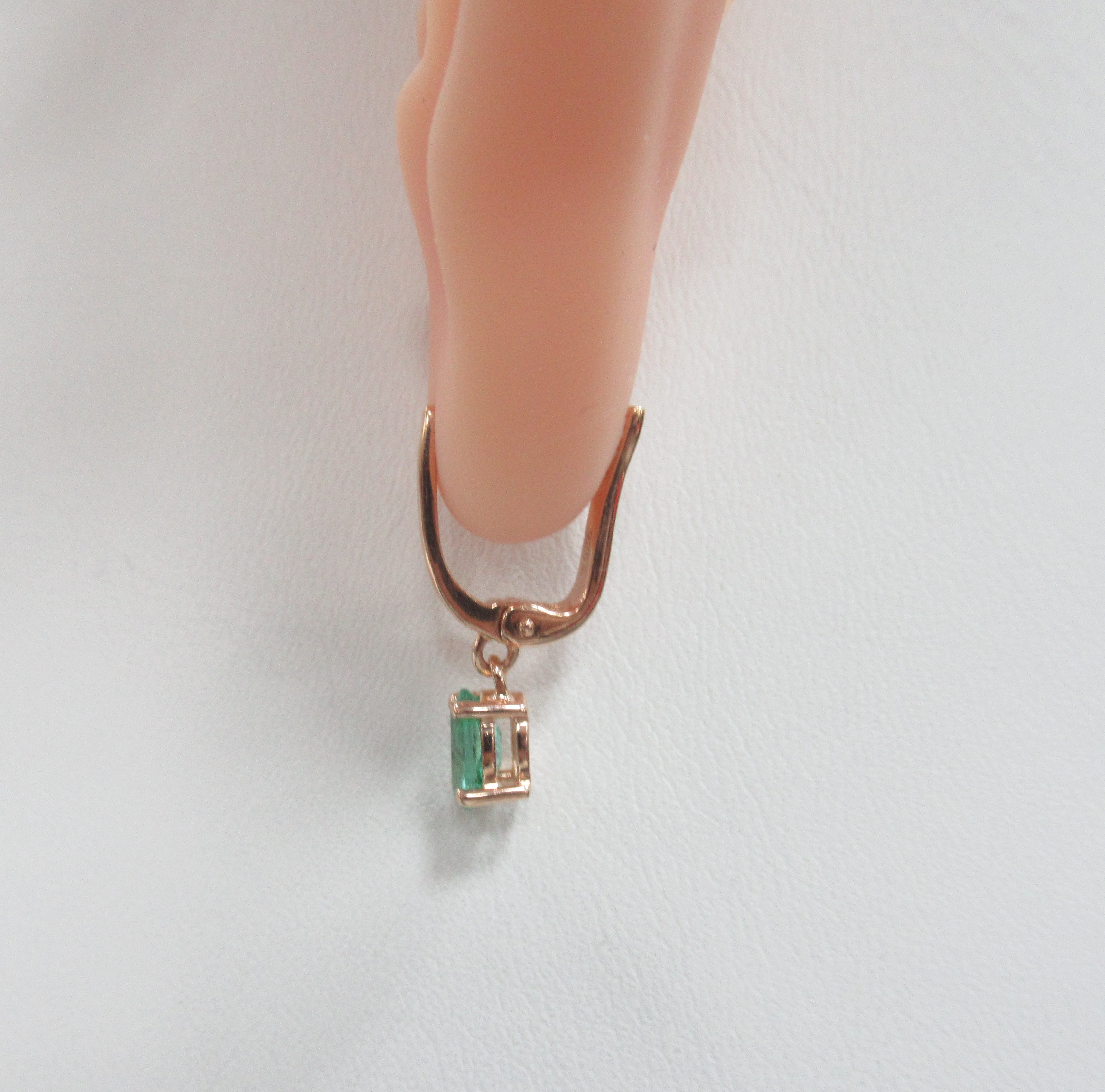 Серебряные серьги с изумрудами